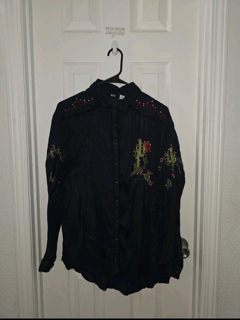 BDG NAVY BLUE WESTERN EMBROIDED BUTTON-UP SHIRT SIZE L